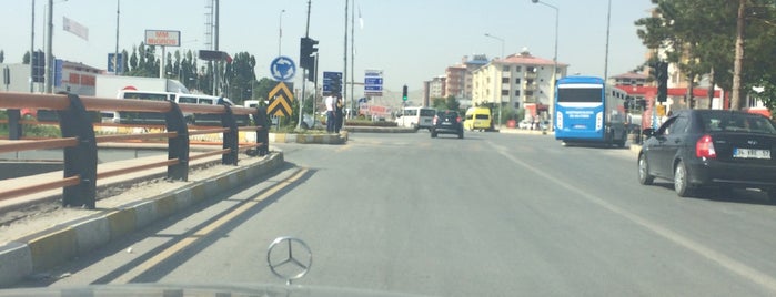 İpekyolu Caddesi is one of Gittiklerim.