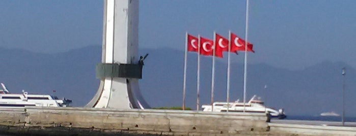 Karşıyaka Anıt is one of Güzel İZMİR.