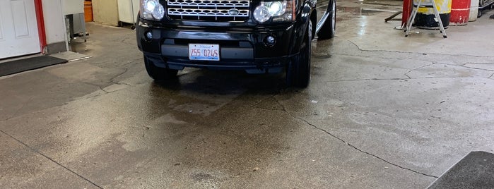 State Street Hand Car Wash is one of Posti che sono piaciuti a Andre.