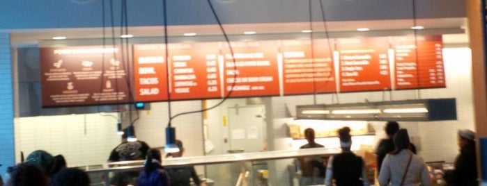Chipotle Mexican Grill is one of Lieux qui ont plu à Tunisia.