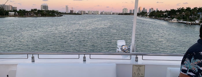 Biscayne Lady Yacht is one of Lugares favoritos de Chris.