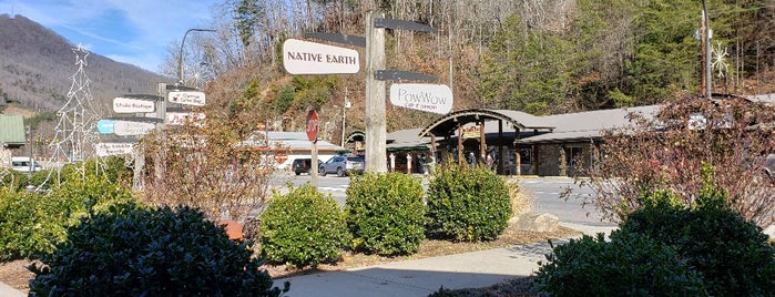 Pow Wow Gift Shop is one of Lieux qui ont plu à Jordan.