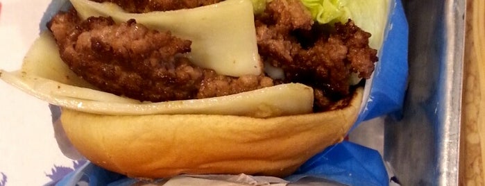 Elevation Burger, Palisades Mall is one of Posti che sono piaciuti a Jackie.