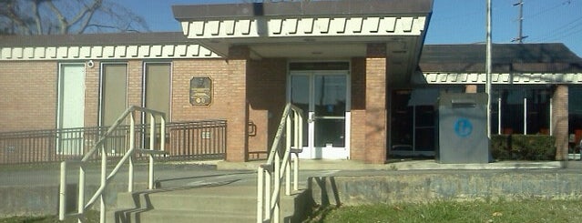 Edgehill Branch Library is one of Orte, die Barry gefallen.