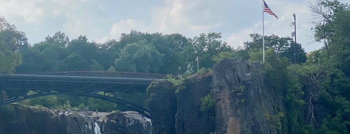 Paterson Great Falls National Historical Park is one of สถานที่ที่ Leonid ถูกใจ.
