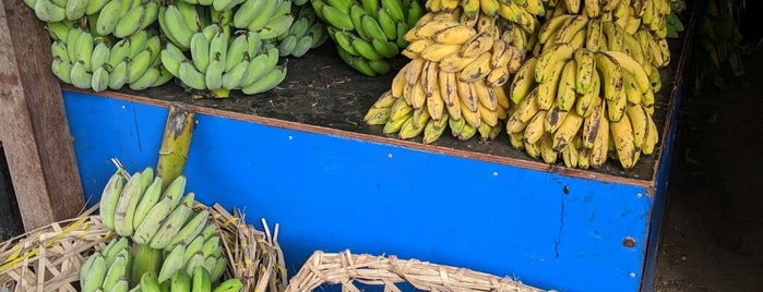 Mani Sithu Market is one of Christopher’s Liked Places.