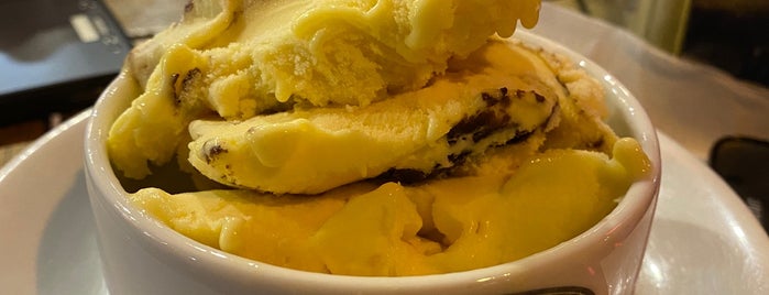 Akdeniz Dondurma is one of Locais curtidos por Semih.