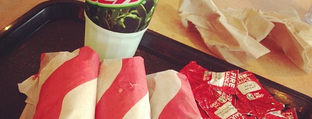 Taco Bell is one of Posti che sono piaciuti a Dan.