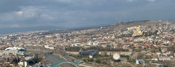 Туристическая тропа «Парк Мтацминда — крепость Нарикала» is one of Tbilisi.