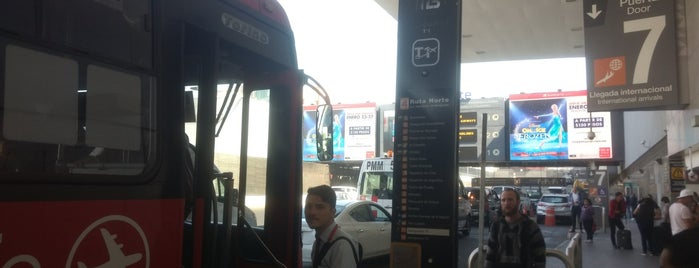 Metrobus Linea 4 Estacion Aeropuerto is one of Luis Arturo : понравившиеся места.