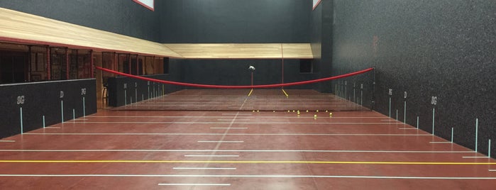 Racquet Club Of Chicago is one of Tempat yang Disukai Leach.