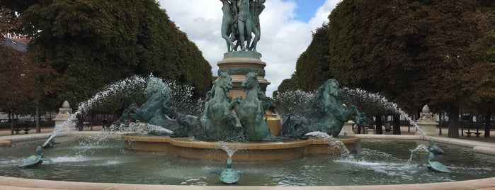 Jardin du Luxembourg is one of Tempat yang Disukai Leach.