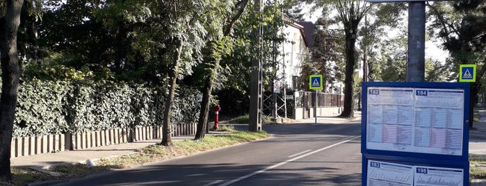 Varjú utca (182, 183, 184, 198, 282E, 284E, 980) is one of BKV.