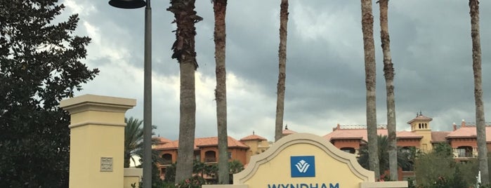 Wyndham Bonnet Creek Resort is one of Locais curtidos por Ba6aLeE.