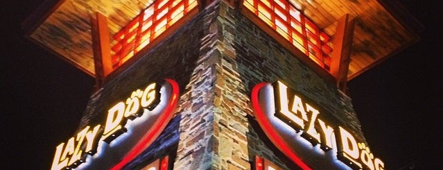 Lazy Dog Restaurant & Bar is one of สถานที่ที่ Lisa ถูกใจ.
