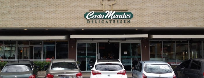 Costa Mendes Delicatessen is one of Locais curtidos por João.