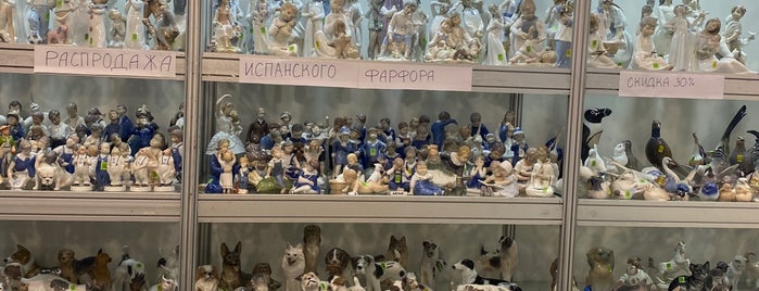 Блошиный Рынок is one of Thrift, vintage stores, flea markets.