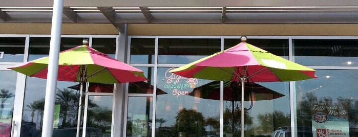 Gigi's Cupcakes is one of สถานที่ที่บันทึกไว้ของ Kristen.