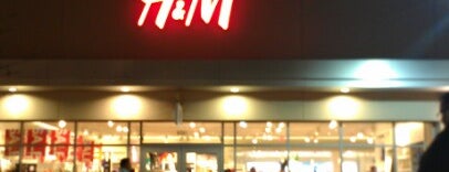 H&M is one of สถานที่ที่ Juan ถูกใจ.