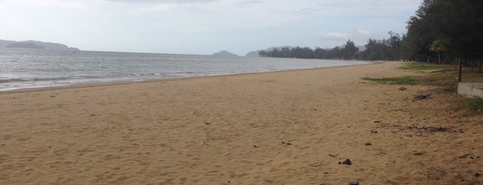 Tanjung Aru Beach is one of Kota K.