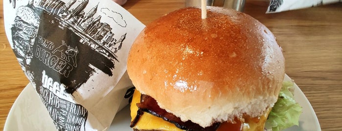 Tom's Burger is one of Lugares favoritos de Christoph.