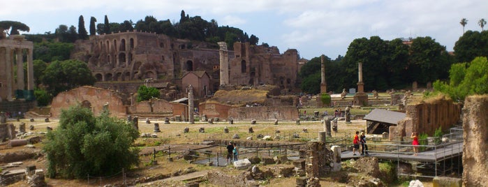 フォロ ロマーノ is one of Lugares para visitar na Itália.