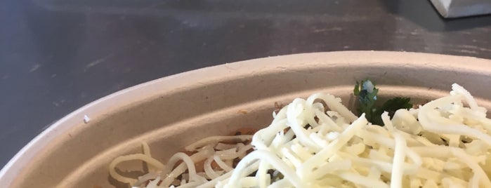 Chipotle Mexican Grill is one of Posti che sono piaciuti a Larry.