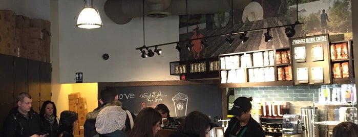 Starbucks is one of Ronaldo 님이 좋아한 장소.