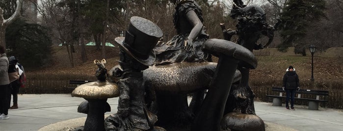 Alice in Wonderland Statue is one of Ronaldo’s Liked Places.