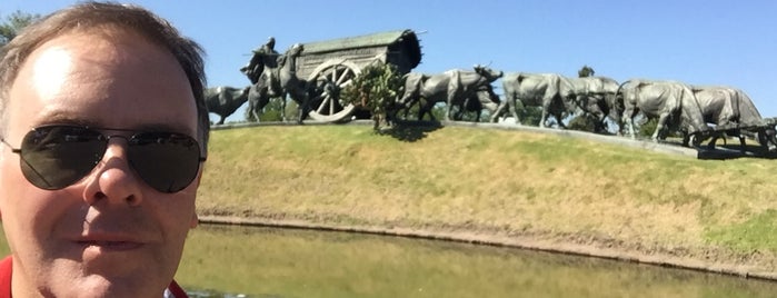 Monumento a La carreta is one of Locais curtidos por Ronaldo.