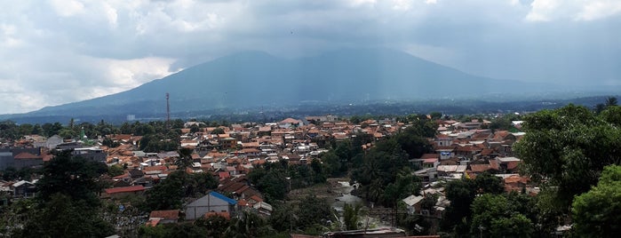 Gumati Cafe is one of Lugares favoritos de Iyan.