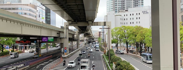 横浜駅東口歩道橋 is one of 横浜東口.
