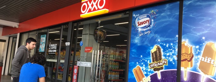 Oxxo is one of locales De Providencia.