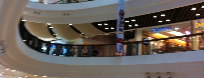 Central Department Store is one of Posti che sono piaciuti a nong@Ik.
