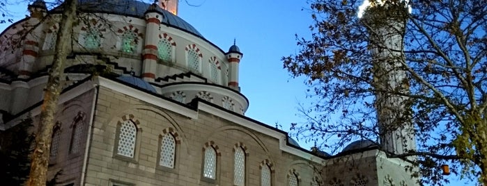 Bayrampaşa Hoca Hayri Efendi Cami is one of Mosques.