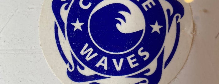 Coffee Waves Flour Bluff is one of Lugares favoritos de Andres.
