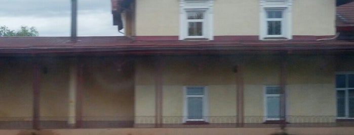 Залізничний вокзал «Красне» is one of Залізничні вокзали України.