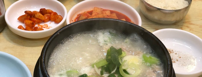 슬기둥 삼계탕 is one of All-time favorites in South Korea.