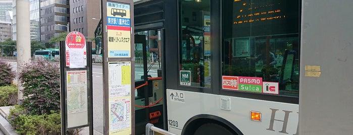 東京駅八重洲北口バス停 is one of สถานที่ที่บันทึกไว้ของ Boya.