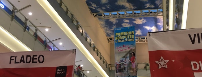 Hartono Lifestyle Mall is one of Tempat malming seru di Solo.