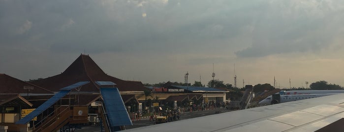 Bandar Udara Internasional Jenderal Ahmad Yani (SRG) is one of Tempat yang Disukai Miss Nine.