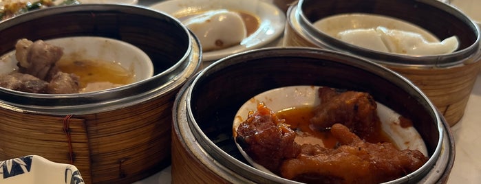 Emerald Chinese Restaurant 康翠酒樓 is one of Toronto Chinese & Dim Sum picks!.