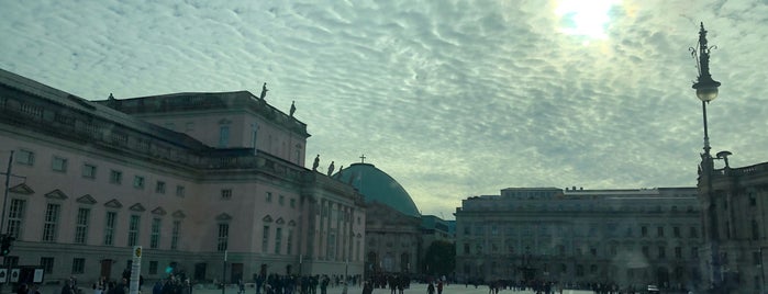 Staatsoper für alle is one of Lugares favoritos de Jens.