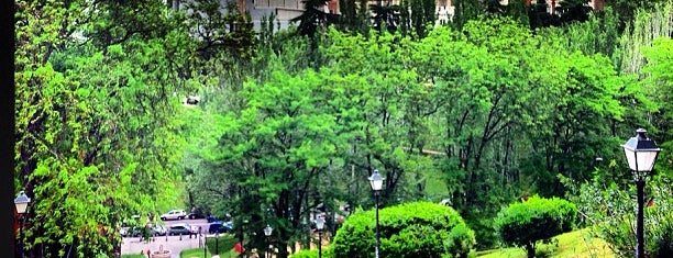 Jardines de las Vistillas is one of สถานที่ที่บันทึกไว้ของ Arianna.