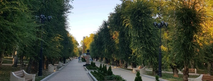 Комсомольский парк is one of Feodosia essentials.