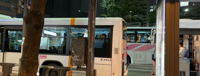 天神高速バスターミナル前バス停 is one of Road.