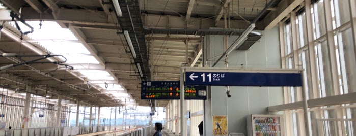 Platform 11 is one of 鉄道.