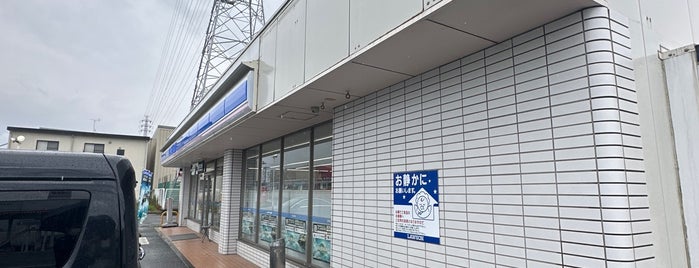 ローソン 富士依田橋店 is one of コンビニ5.