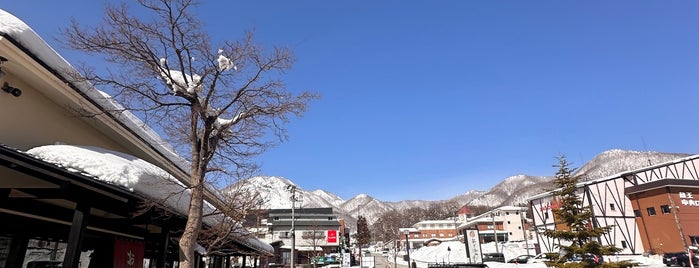 湯の花茶屋 新左衛門の湯 is one of 温泉.