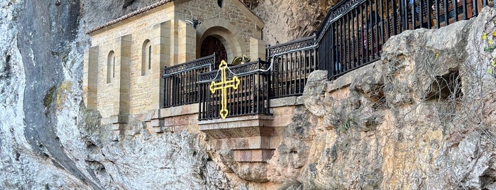 Santa Cueva de Covadonga is one of Viaje A Picos De Europa.